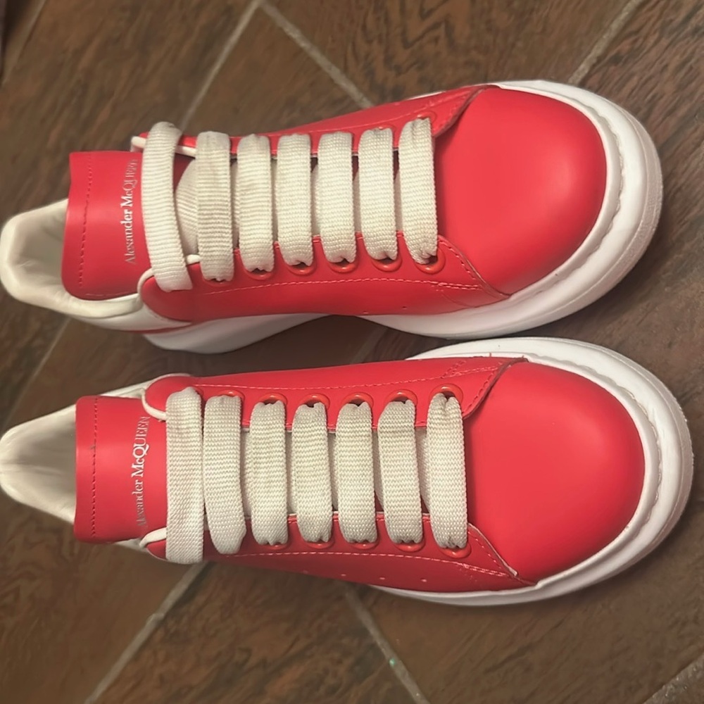 Alexander McQueen Oversized leather platform sneakers (peony) Size 38